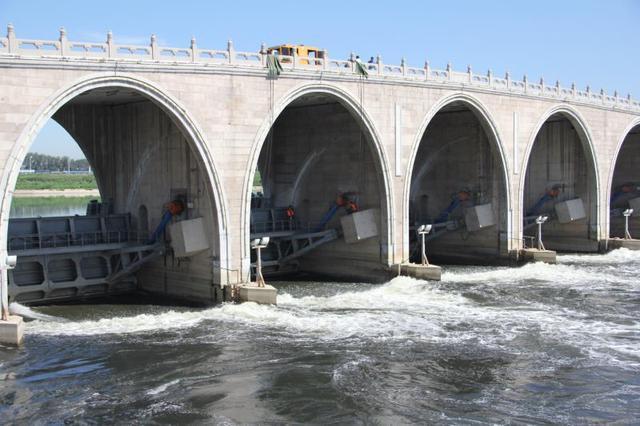 工開(kāi)閥門(mén)：身材小巧，開(kāi)關(guān)閘門(mén)僅半小時(shí)，移動(dòng)式“神器”上崗保運(yùn)河行洪安全