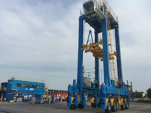 {科研前線(xiàn)}“世界首臺(tái)智能電控W5X52柴油機(jī)研制”項(xiàng)目科技成果鑒定會(huì)